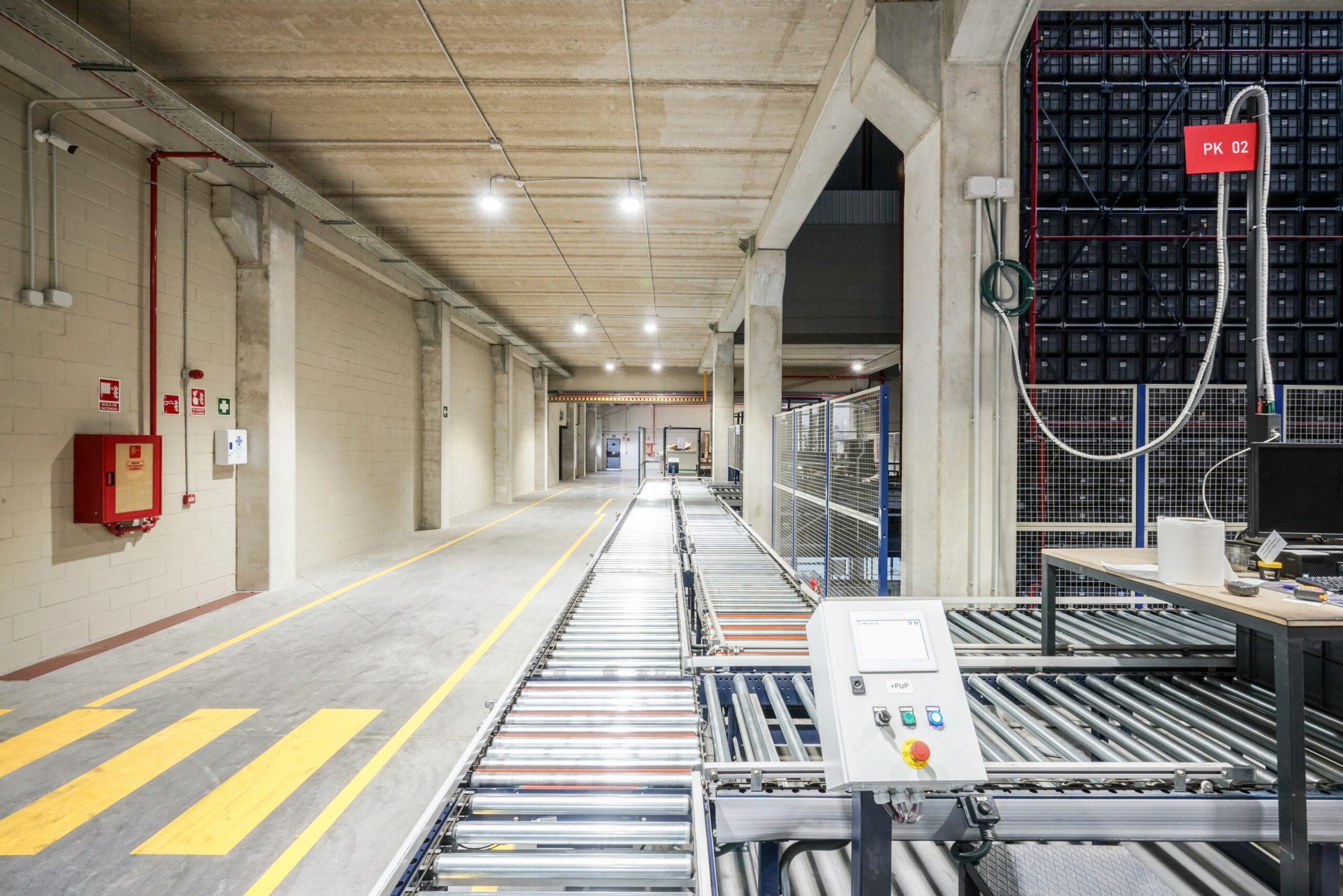 Read more about the article 國際大廠自動化倉儲佈局：菜鳥網絡全球化機器人自動倉儲運作模式解析