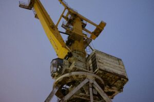 Read more about the article 堆垛機（Stacker Crane）在自動倉儲中的關鍵角色