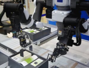 Read more about the article 碼垛機器人（Palletizing Robot）於出貨流程的自動化應用