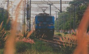 Read more about the article 軌道車（Rail-guided Vehicles）在固定路線搬運中的穩定性優勢