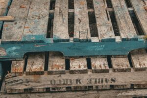 Read more about the article 棧板（Pallet）規格對自動倉儲系統的影響