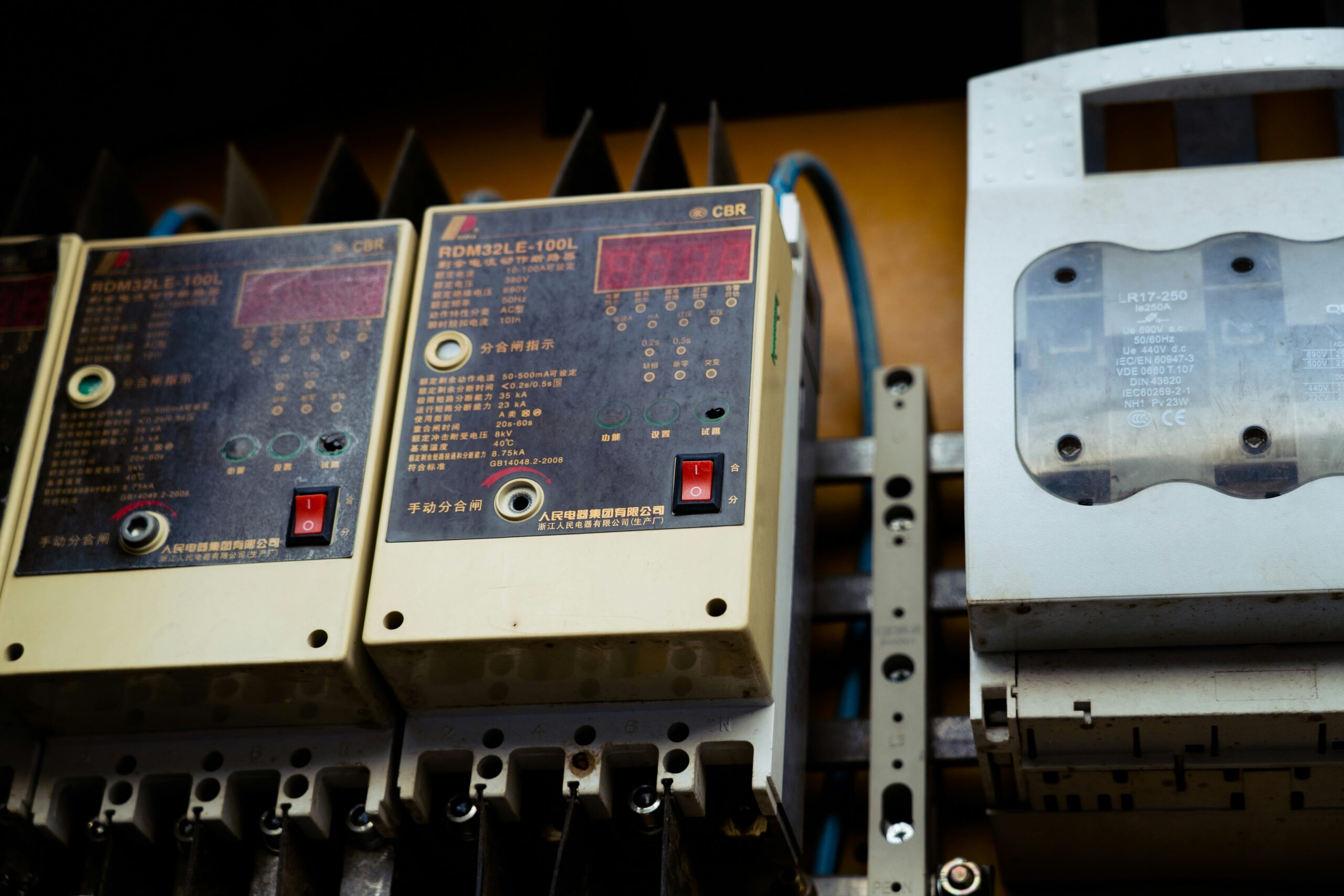 Read more about the article 控制系統與感測器（Control System and Sensors）的整合與監控設計