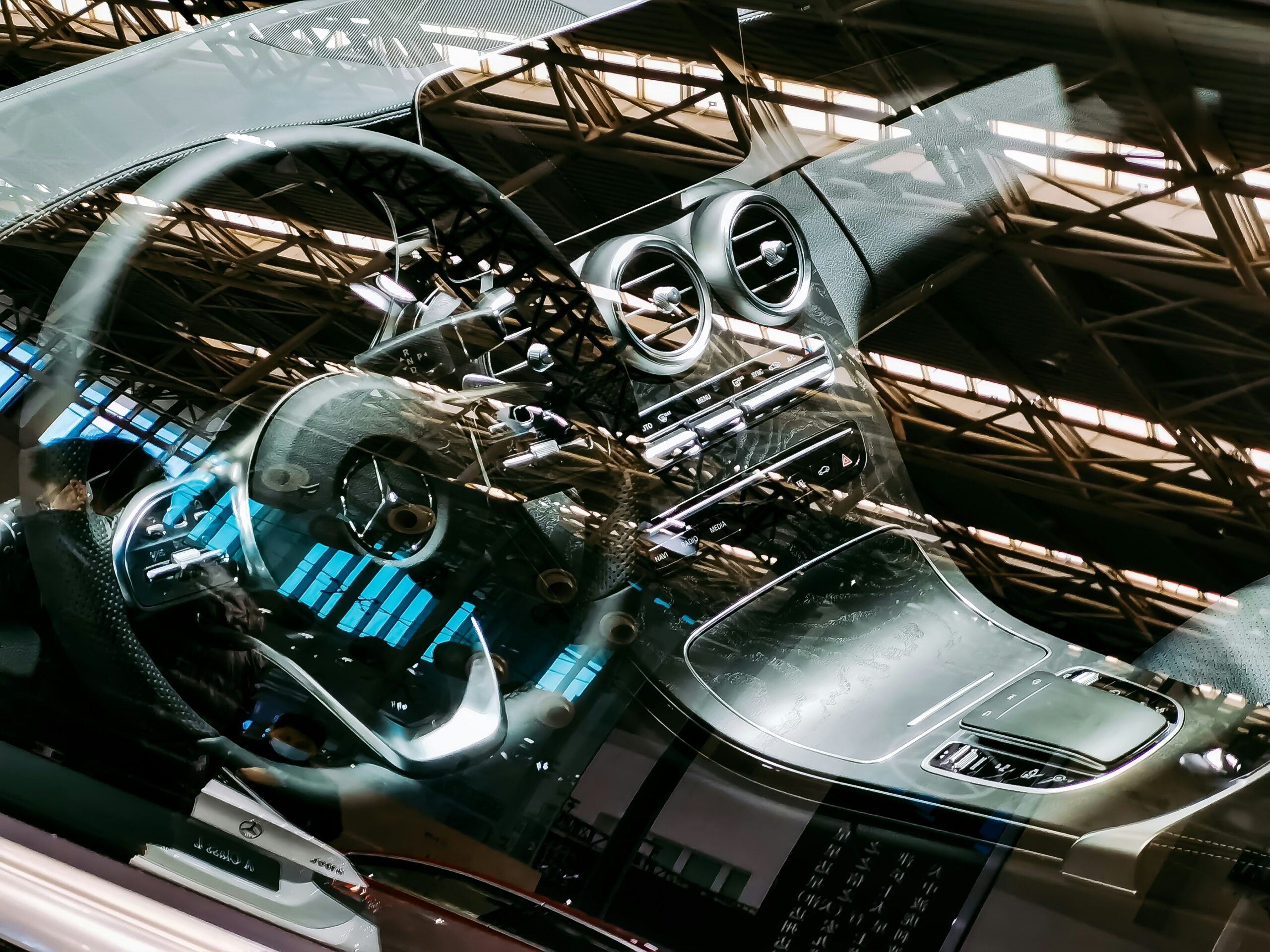 Read more about the article 突破空間死角：【四向穿梭車 技術】在高密度立體庫的密集儲位規劃