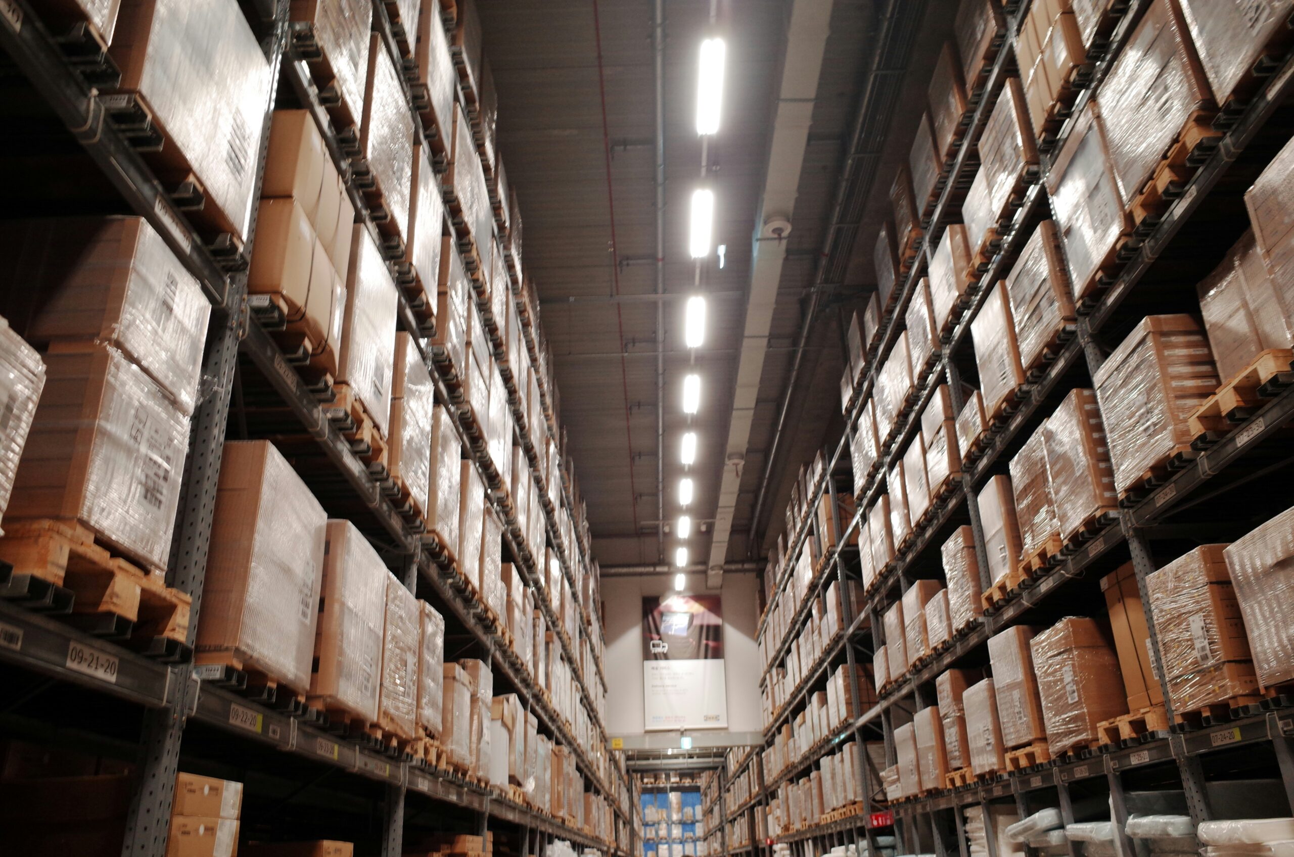Read more about the article 【傳統倉庫 改裝 自動化】升級指南：在既有廠房結構下的工程痛點與解方