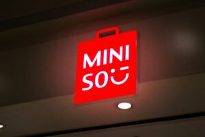 Read more about the article Miniload 堆垛機與輕型料箱系統在電商倉儲的應用趨勢