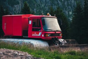 Read more about the article 軌道車（Rail-guided Vehicles）在長距離輸送系統中的優勢分析