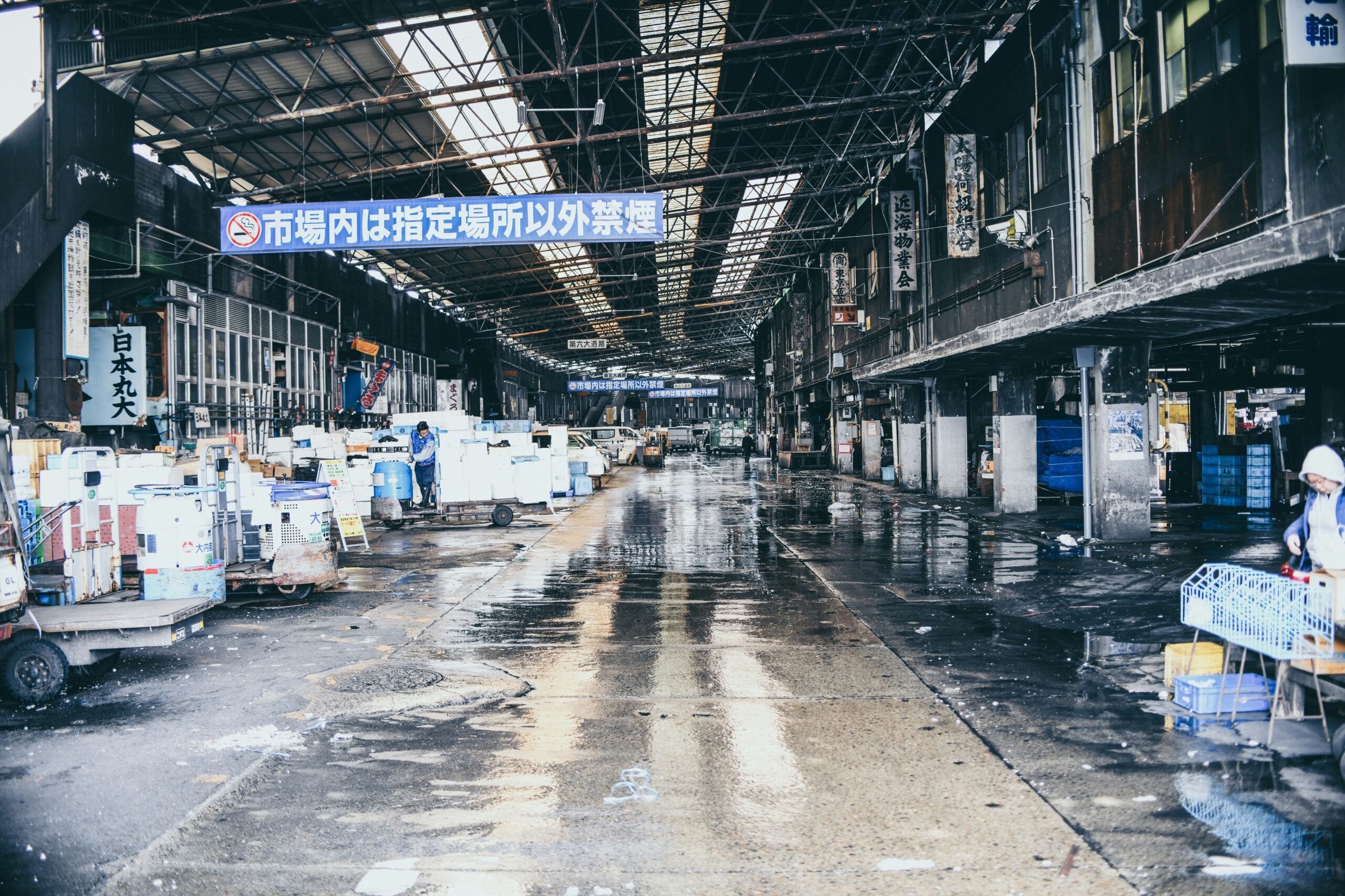 You are currently viewing 告別爆倉惡夢：大型電商物流中心如何靠穿梭車倉儲迎戰訂單高峰
